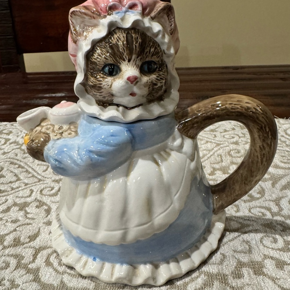 Vintage Charming Cat Teapot with Pink and Blue Accents 1991